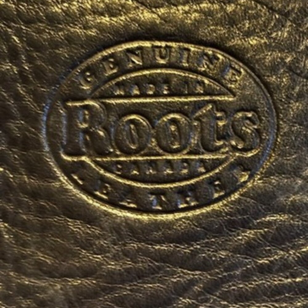 Roots Canada Black Pebbled Leather Crossbody Purse with adjustable strap